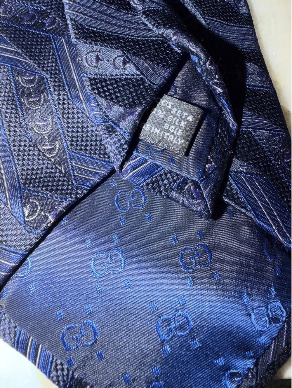 Gucci Men's Silk Necktie Geometric Horsebit Pattern Black Blue Made in Italy